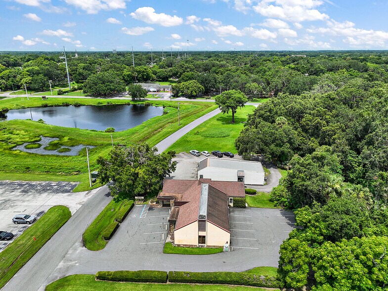 More Photos Of 400 Webster St, Leesburg Office For Lease