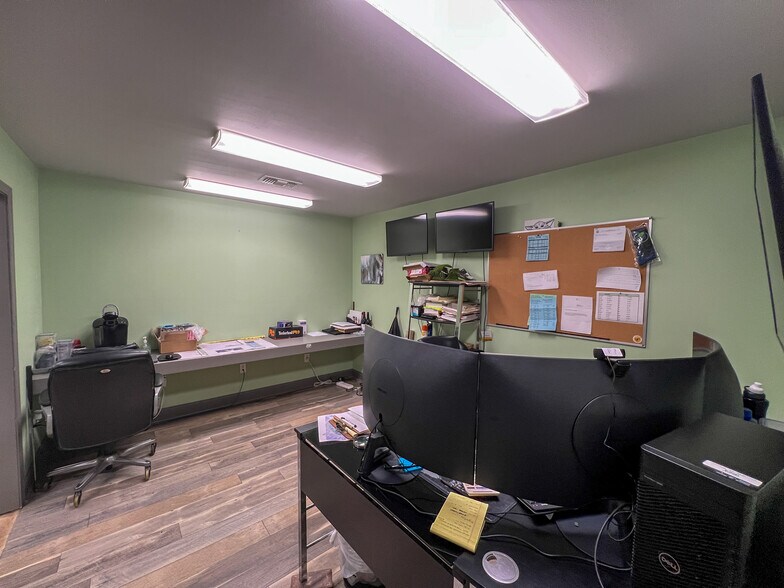 More Photos Of 39509 I-55 Service Rd, Ponchatoula Light Distribution For Lease