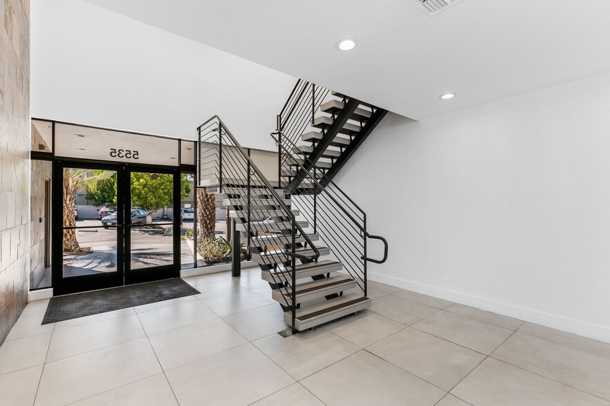 More Photos Of 5535-5551 Balboa Blvd, Encino Loft Creative Space For Lease