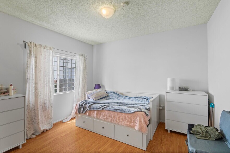More Photos Of 1053 S Oxford Ave, Los Angeles Apartments For Sale
