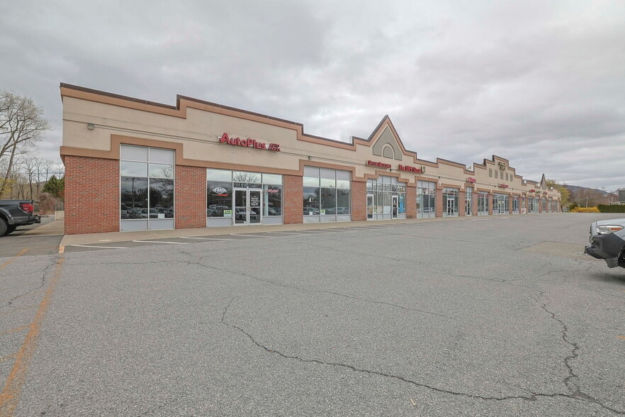 More Photos Of 982-986 Main St, Fishkill Unknown For Lease