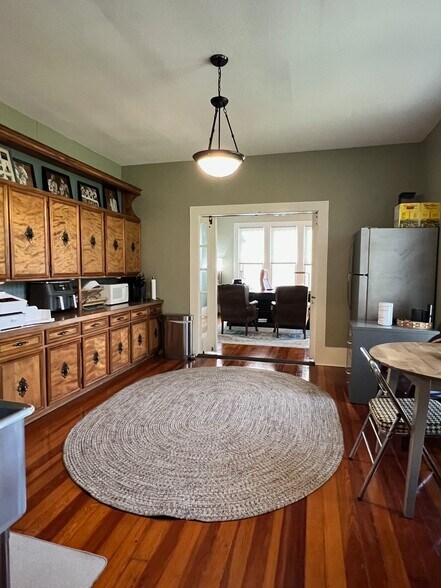 More Photos Of 306 N Austin St, Comanche Office For Sale