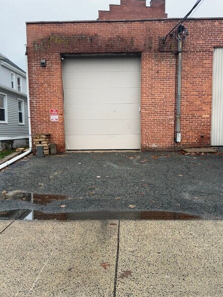 More Photos Of 152 Center St, Chicopee Warehouse For Lease