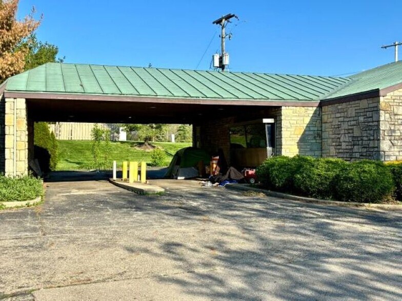 More Photos Of 1151 Georgesville Rd, Columbus Bank For Sale