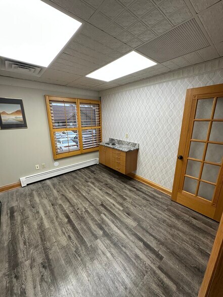 More Photos Of 250 N Main St, Crown Point Office For Lease