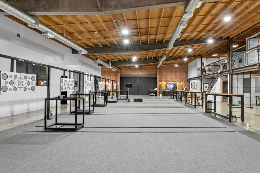 More Photos Of 1604 Venice Blvd, Los Angeles Showroom For Lease