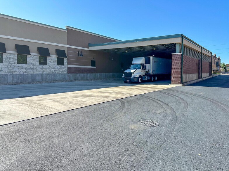 More Photos Of 15745 E Arapahoe Rd, Centennial Storefront For Sale