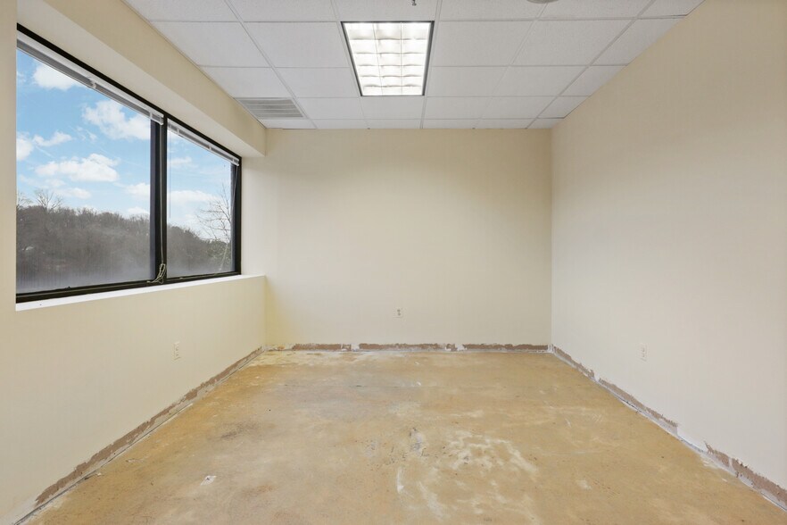 More Photos Of 339 Buschs Frontage Rd, Annapolis Medical For Lease