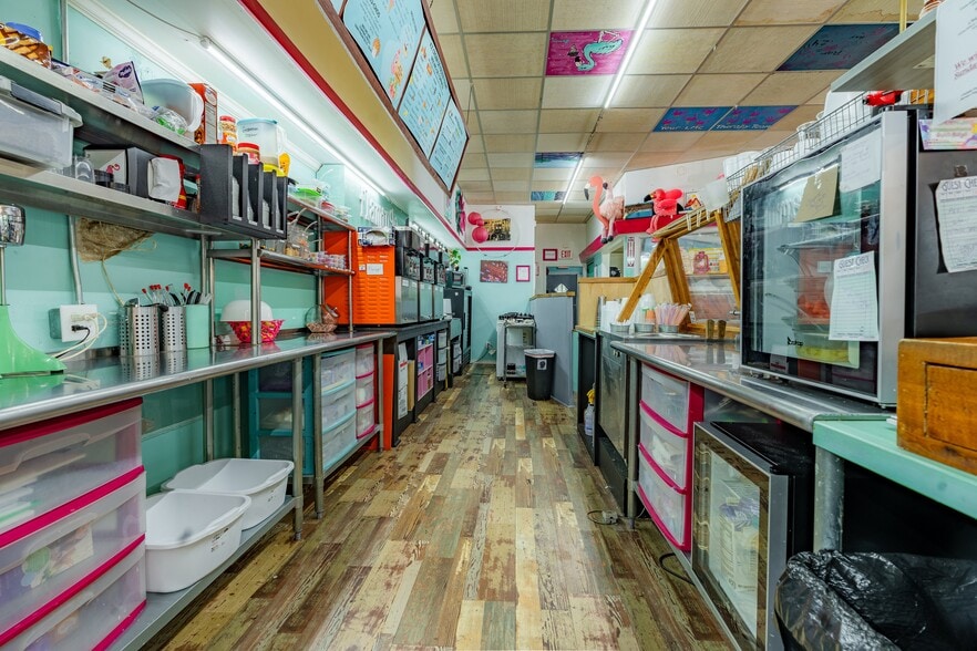 More Photos Of 105 N Main St, Hallettsville Restaurant For Sale