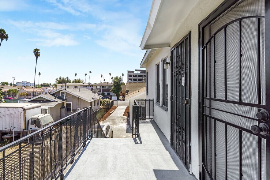 More Photos Of 925 W 84th St, Los Angeles Apartments For Sale