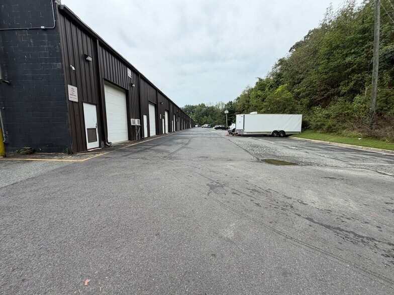 More Photos Of 3619 Richmond Hwy, Stafford Light Distribution For Lease