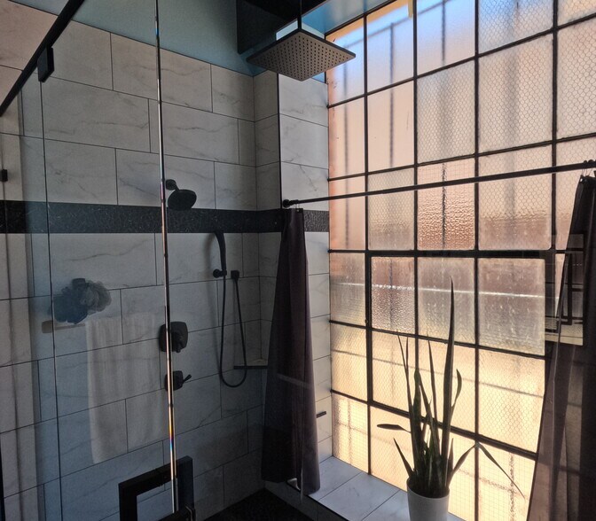 More Photos Of 1110 Main St, Lubbock Office For Sale