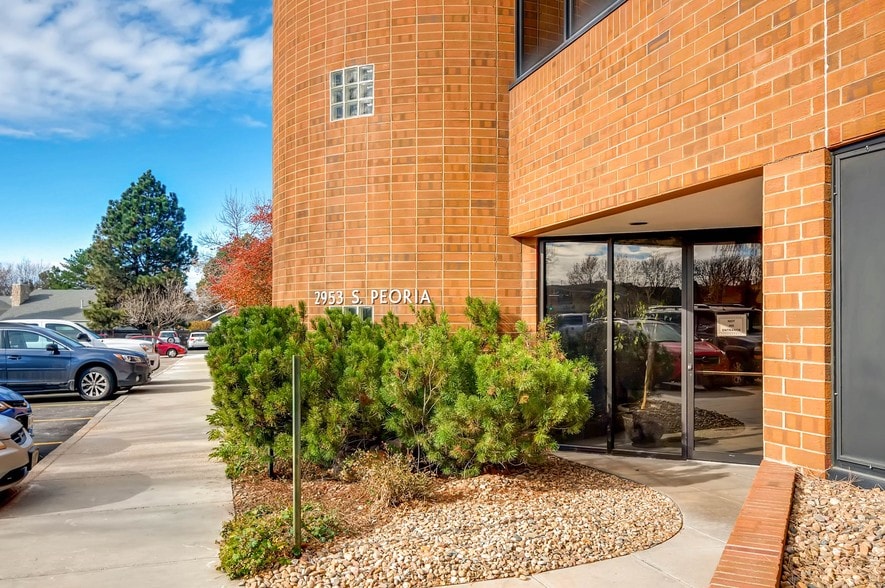 More Photos Of 2953 S Peoria St, Aurora Medical For Lease