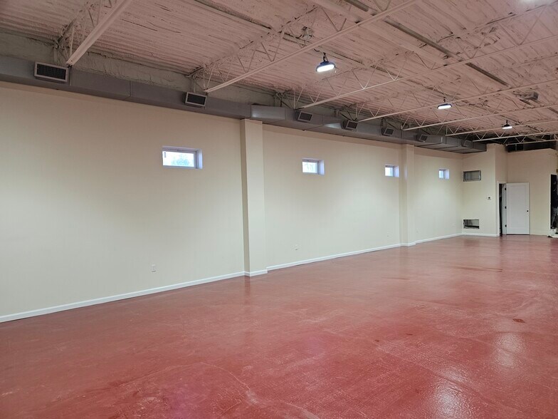 More Photos Of 36-50 Lakeville Rd, New Hyde Park Office For Lease