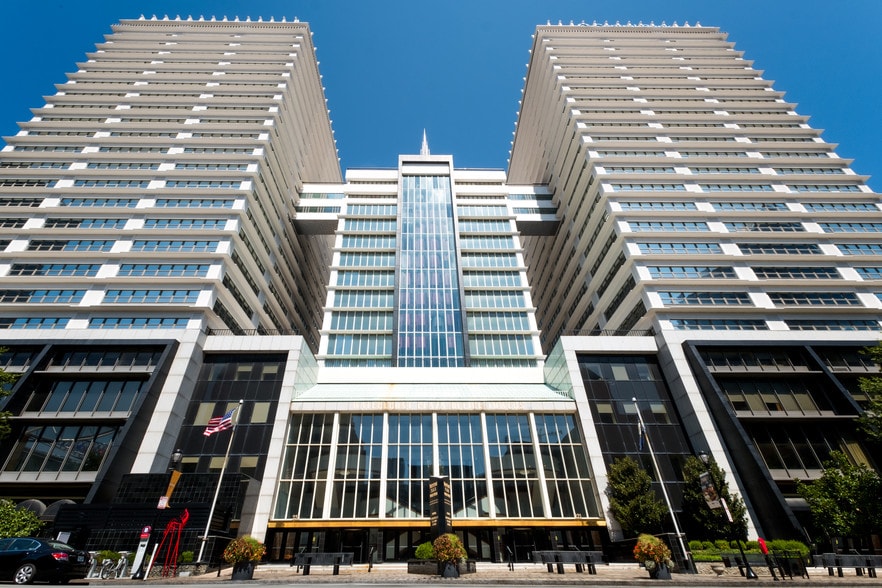 More Photos Of 325 W Main St, Louisville Unknown For Lease