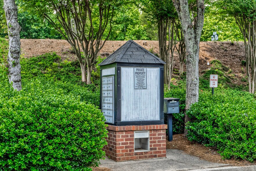 More Photos Of 425 E Crossville Rd, Roswell Office For Sale