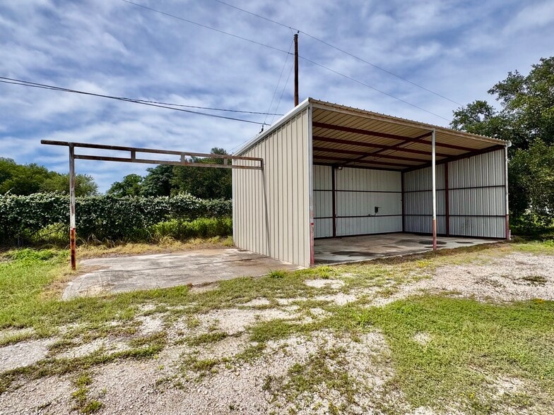 More Photos Of 1209 - 1211 Bensdale Rd, Pleasanton Warehouse For Lease