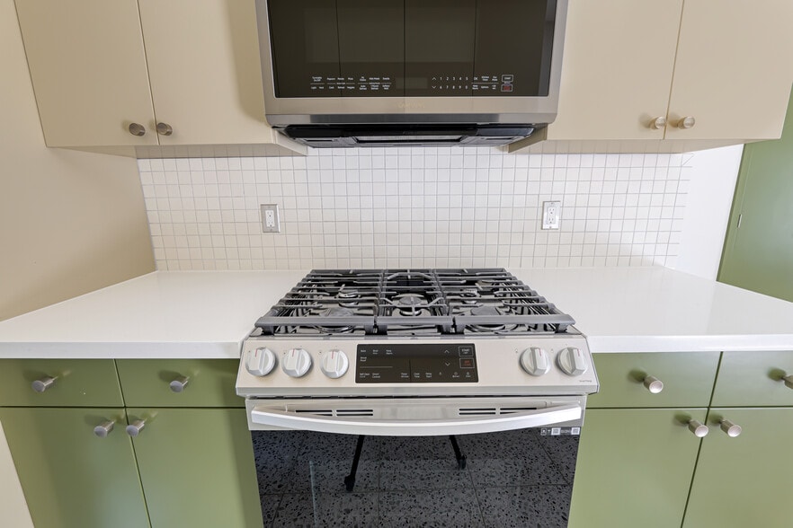 More Photos Of 6615 Franklin Ave, Los Angeles Apartments For Sale