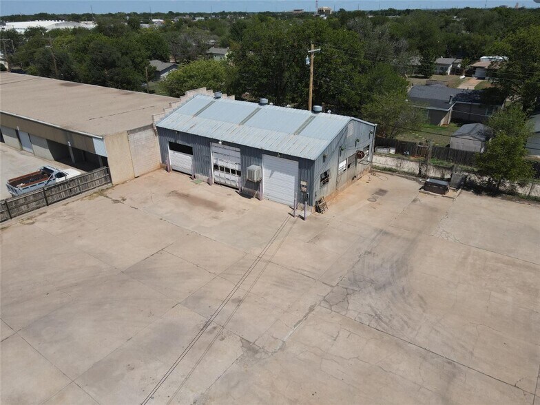 More Photos Of 309 S Pioneer Dr, Abilene Manufacturing For Sale