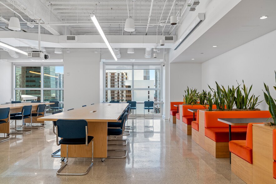 More Photos Of 200 S Biscayne Blvd, Miami Coworking Space