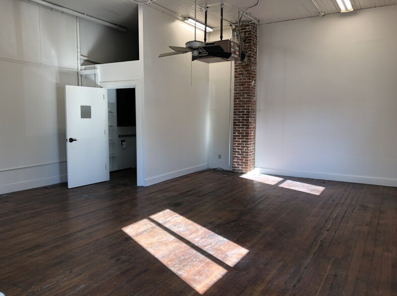More Photos Of 1733-1737 SE Morrison St, Portland Apartments For Lease