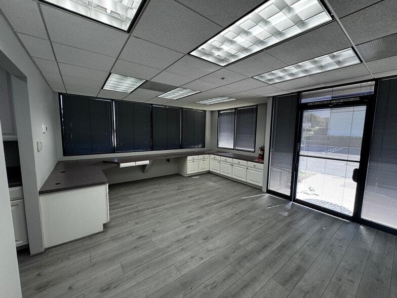 More Photos Of 17731-17741 Sampson Ln, Huntington Beach Light Manufacturing For Lease