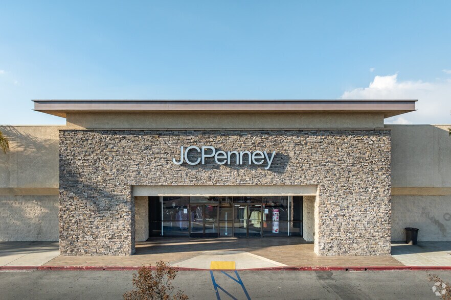 More Photos Of 2200 W Florida Ave, Hemet Unknown For Lease