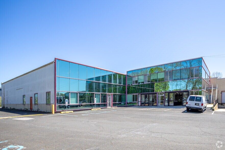 More Photos Of 2381 Philmont Ave, Huntingdon Valley Warehouse For Lease
