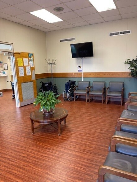 More Photos Of 701 Bluebird Blvd, Fort Valley Medical For Sale