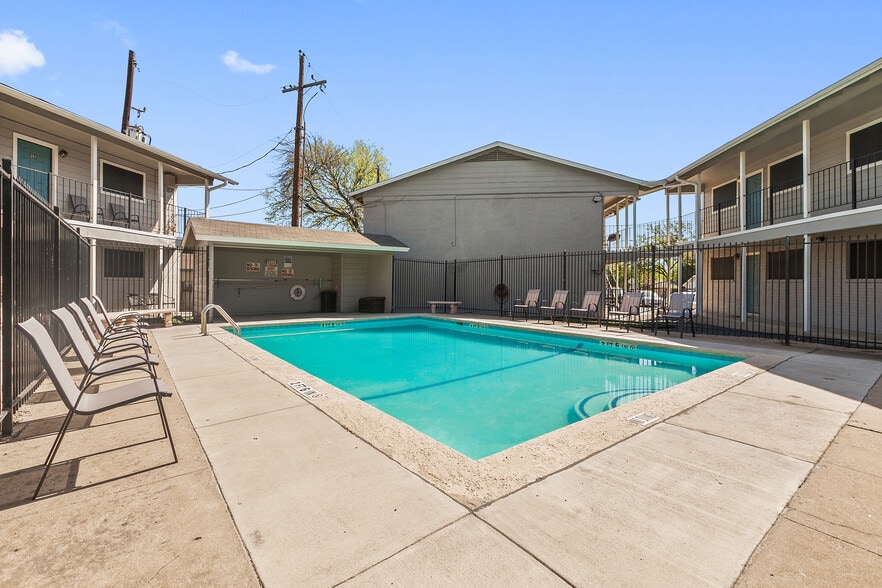 More Photos Of 8502 Dryfield Dr, Austin Apartments For Sale