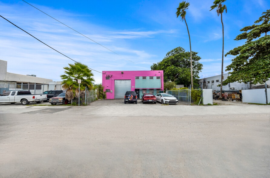 More Photos Of 1996 NW 22nd St, Miami Warehouse For Sale