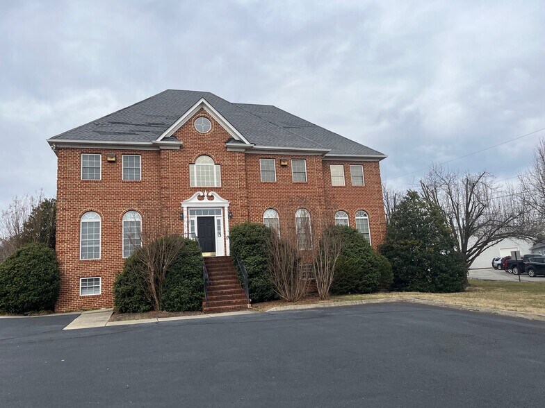 More Photos Of 1900 Manakin Rd, Manakin Sabot Office For Lease