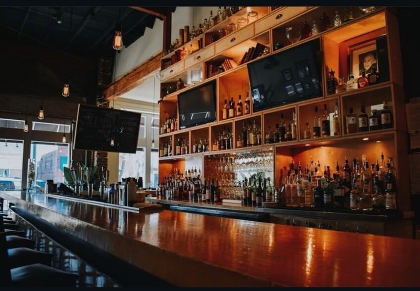 More Photos Of 940-942 S Cooper St, Memphis Storefront For Lease