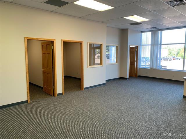 More Photos Of 901 Razorback Dr, Houghton Storefront For Sale