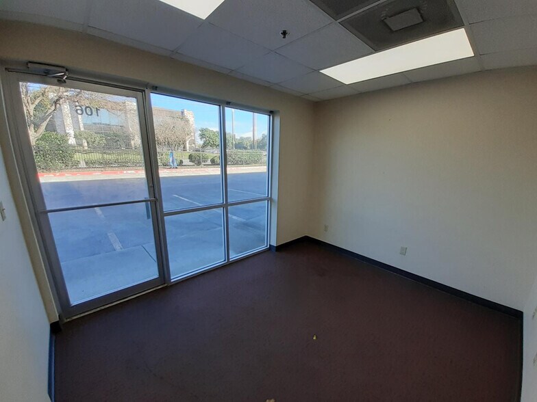 More Photos Of 7340 Blanco Rd, San Antonio Self Storage For Lease