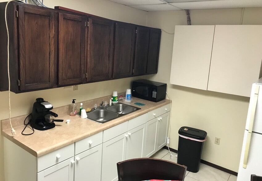 More Photos Of 6315 Presidential Ct, Fort Myers Office For Lease