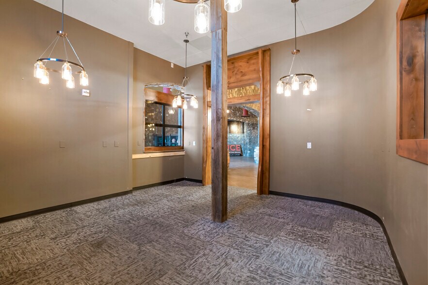 More Photos Of 5869 S Alkire St, Littleton Freestanding For Lease