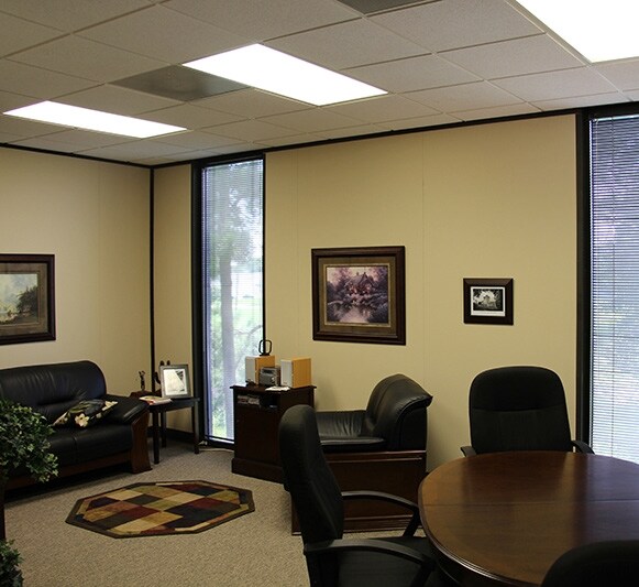More Photos Of 2916 W TC Jester Blvd, Houston Office For Sale