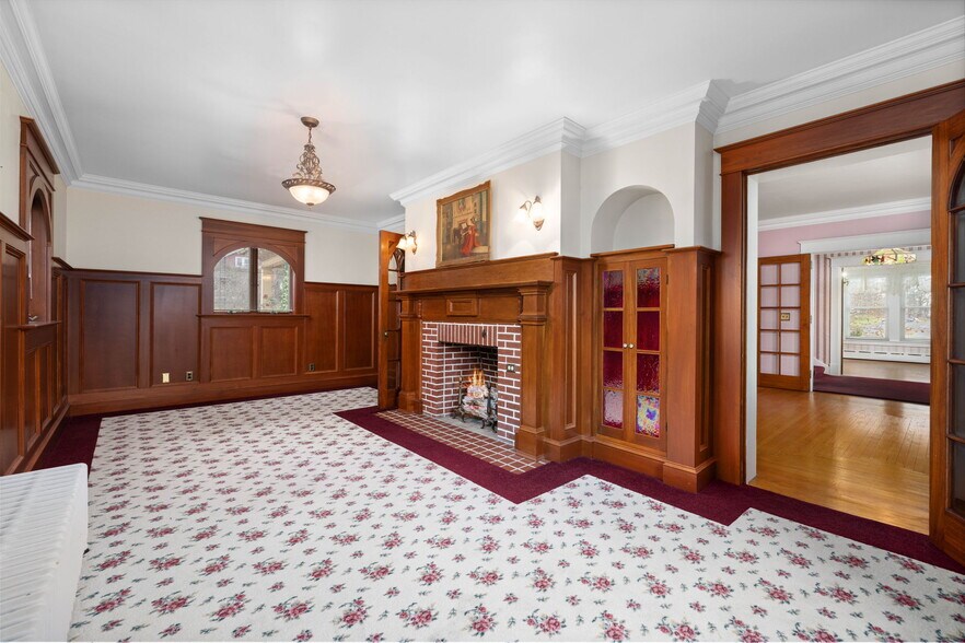 More Photos Of 570 E Main St, Middleburg Office Residential For Sale