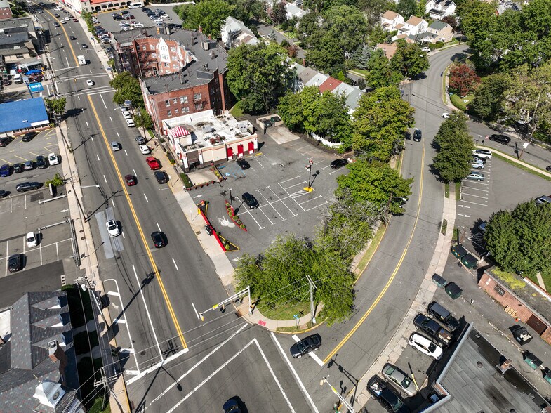 More Photos Of 585 Cedar Ln, Teaneck Fast Food For Lease