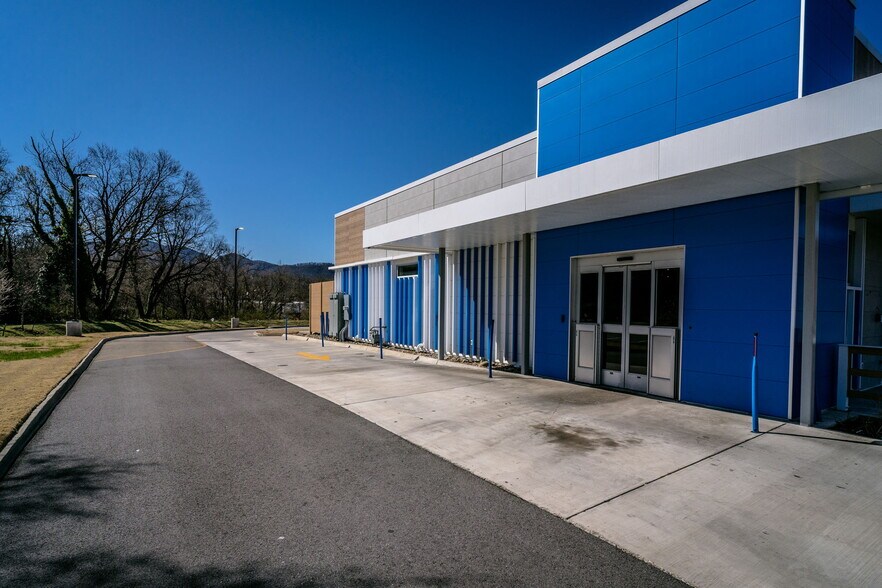 More Photos Of 1968 W Main St, Salem Fast Food For Lease