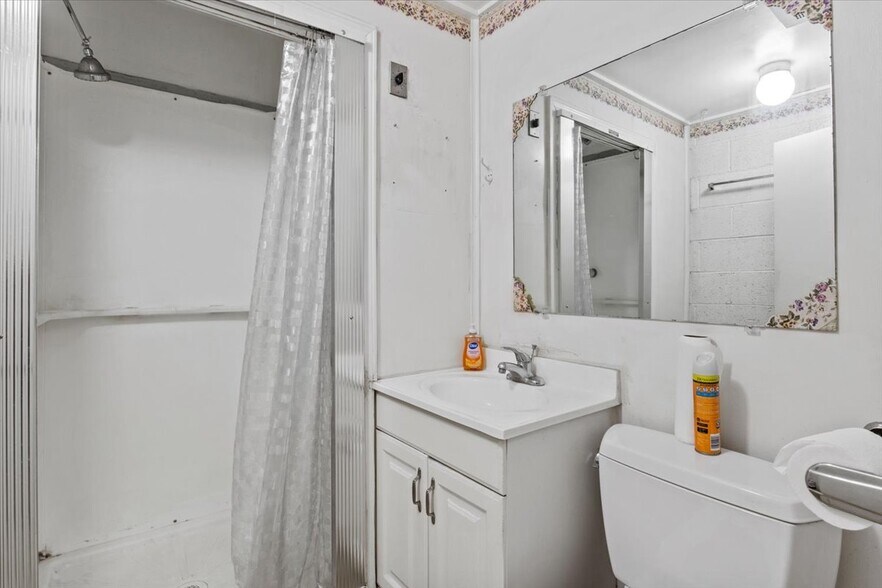 More Photos Of 890 N Main St, Independence Warehouse For Sale