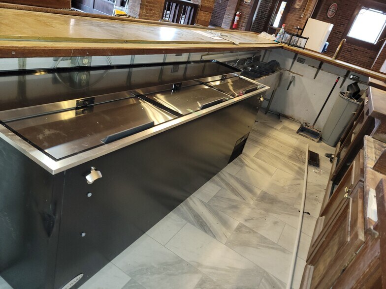 More Photos Of 90 E Jefferson St, Franklin Specialty For Lease