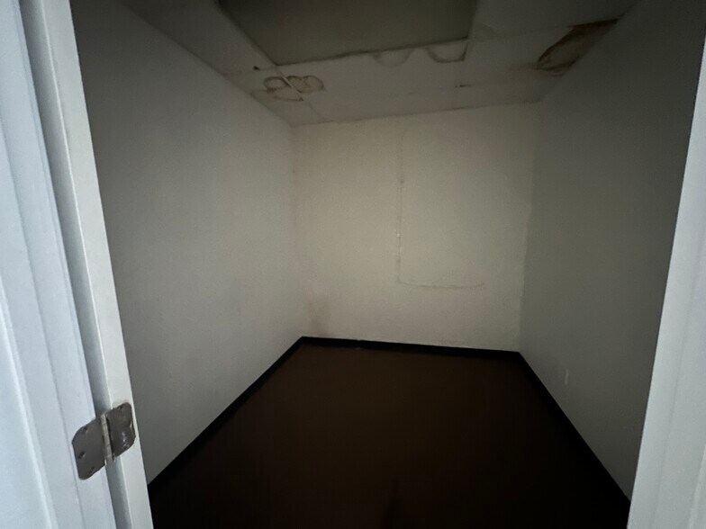 More Photos Of 10606 Warwick Blvd, Newport News General Retail For Sale