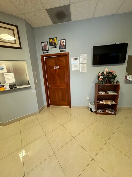 More Photos Of 1741-1759 N University Dr, Pembroke Pines Storefront Retail Office For Sale