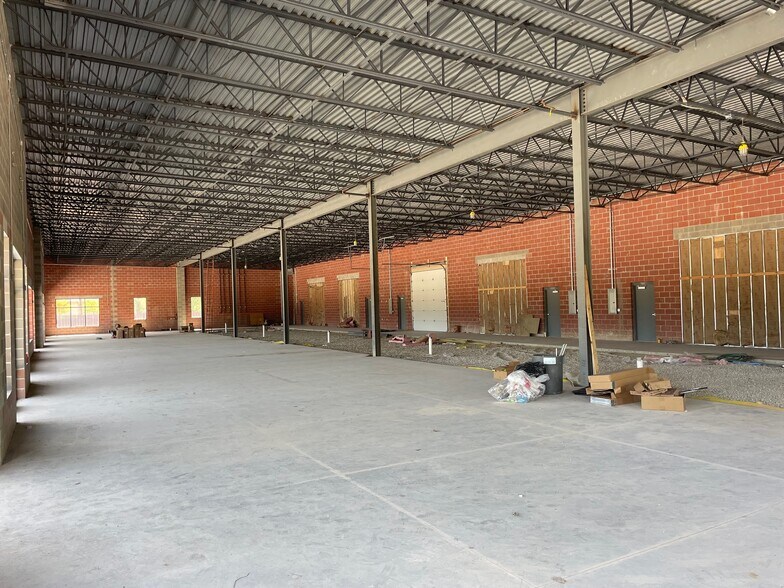 More Photos Of 1085-1115 W Bagley Rd, Berea Storefront Retail Office For Lease