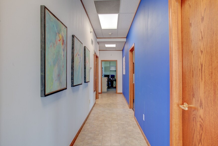 More Photos Of 2311 Wakarusa Dr, Lawrence Freestanding For Lease