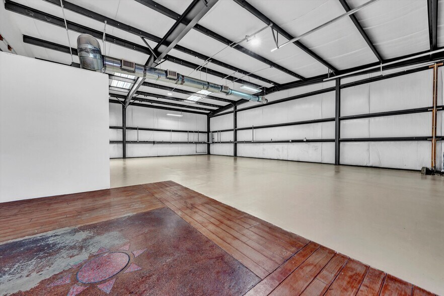 More Photos Of 6530-6536 Commonwealth Dr, Roanoke Research And Development For Lease