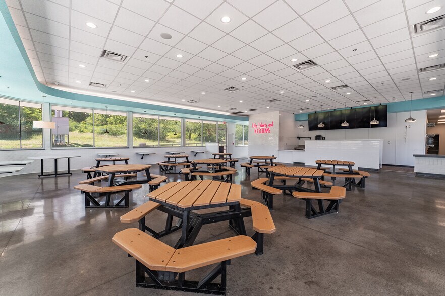 More Photos Of 4280 W Martin Luther King Blvd, Fayetteville Restaurant For Sale