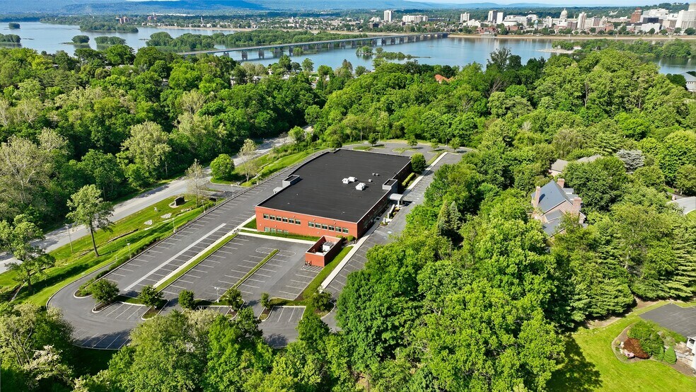 More Photos Of 3 Walnut St, Lemoyne Medical For Lease